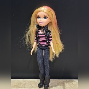 BRATZ All Glammed Up Designer Streak Cloe Original Outfit Collectible Figure Toy